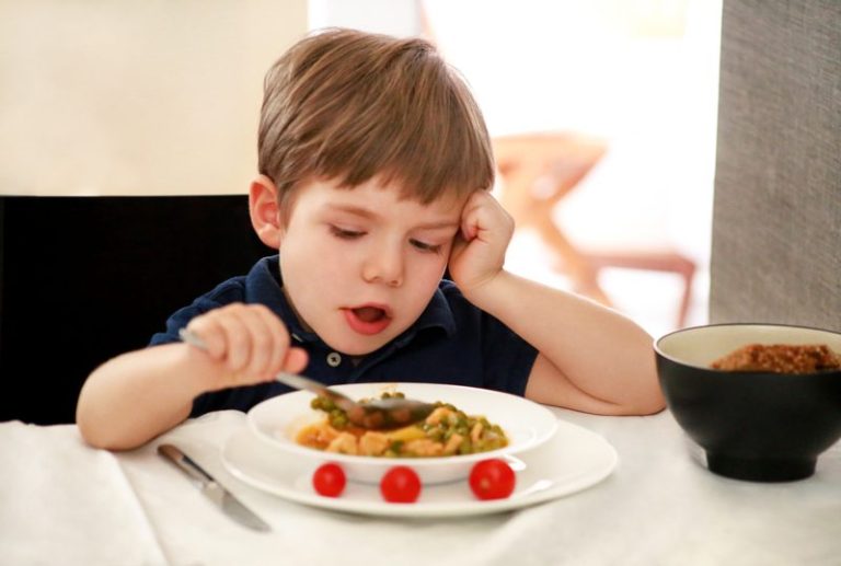 How Moms Can Save Money While Feeding Their Kids Healthy Food