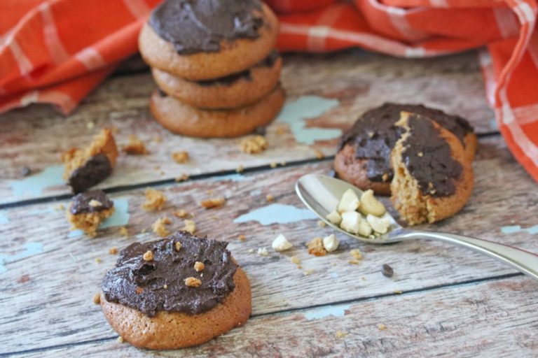 Cashew Cookies With Chocolate Frosting