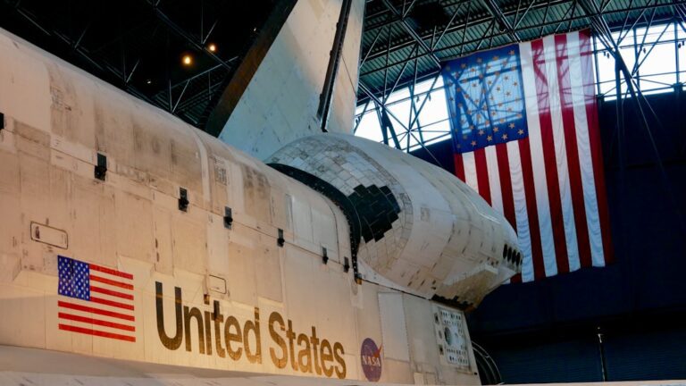 Photo Space Shuttle Endeavour